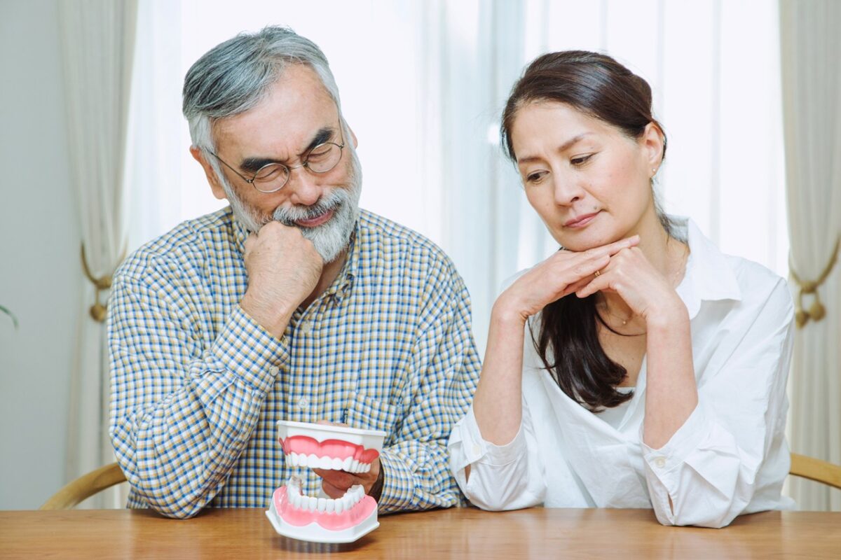 外れやすい・噛めない入れ歯にお悩みの方へ